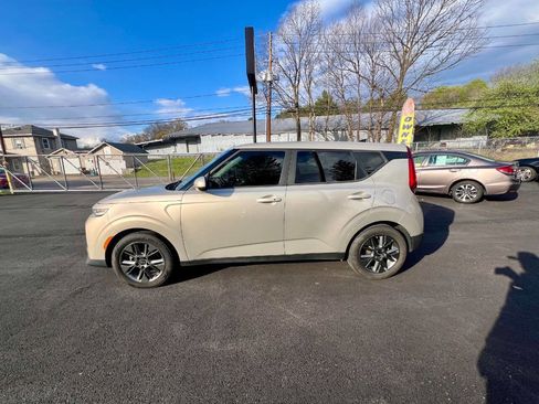 Used 2020 Kia Soul EX FWD image 3