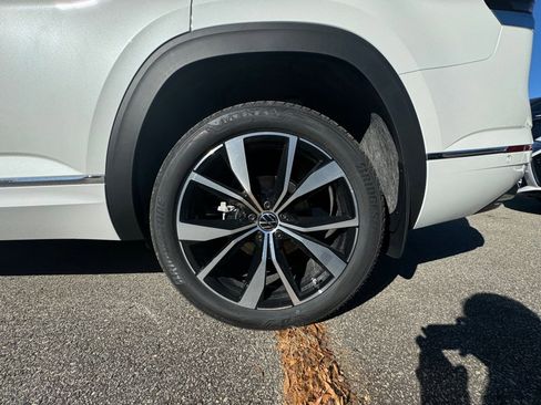 Used 2024 Volkswagen Atlas SEL Premium R-Line image 22