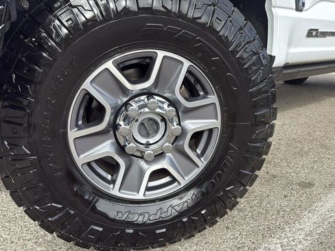 Used 2023 Ford F350 Lariat w/ FX4 Off-Road Package image 9