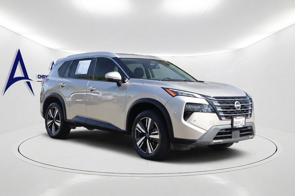 Used 2025 Nissan Rogue SL w/ SL Premium Package AWD/4WD image 3
