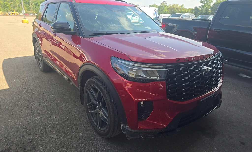 Used 2025 Ford Explorer ST-Line w/ ST-Line Street Pack AWD/4WD image 2