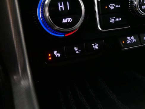 Used 2023 GMC Yukon XL Denali image 30