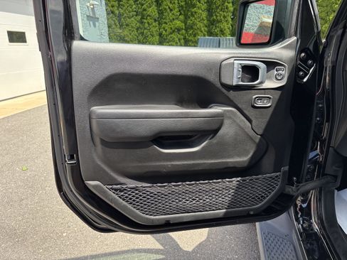 Used 2023 Jeep Gladiator Sport AWD/4WD image 15