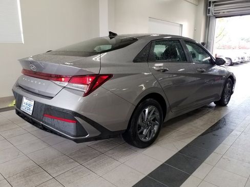 Used 2024 Hyundai Elantra SEL image 21