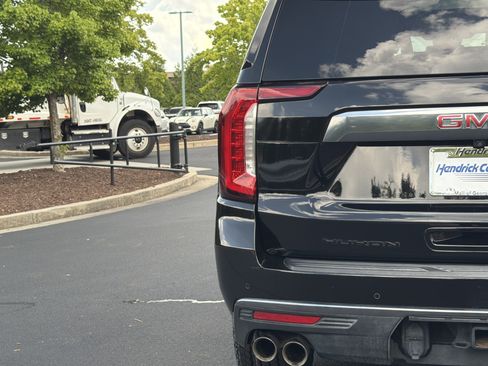 Used 2024 GMC Yukon AT4 w/ AT4 Premium Plus Package AWD/4WD image 22