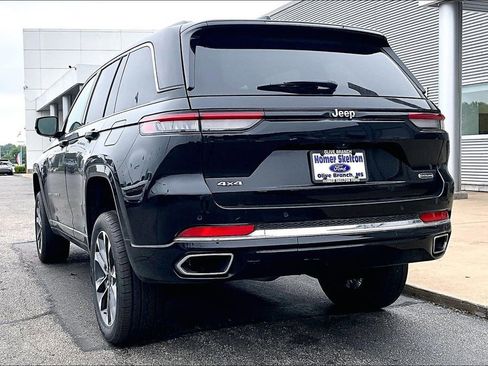 Used 2023 Jeep Grand Cherokee Overland AWD/4WD image 3