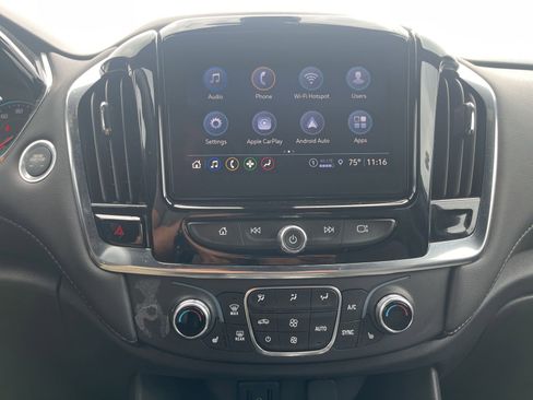 Used 2023 Chevrolet Traverse LT image 9