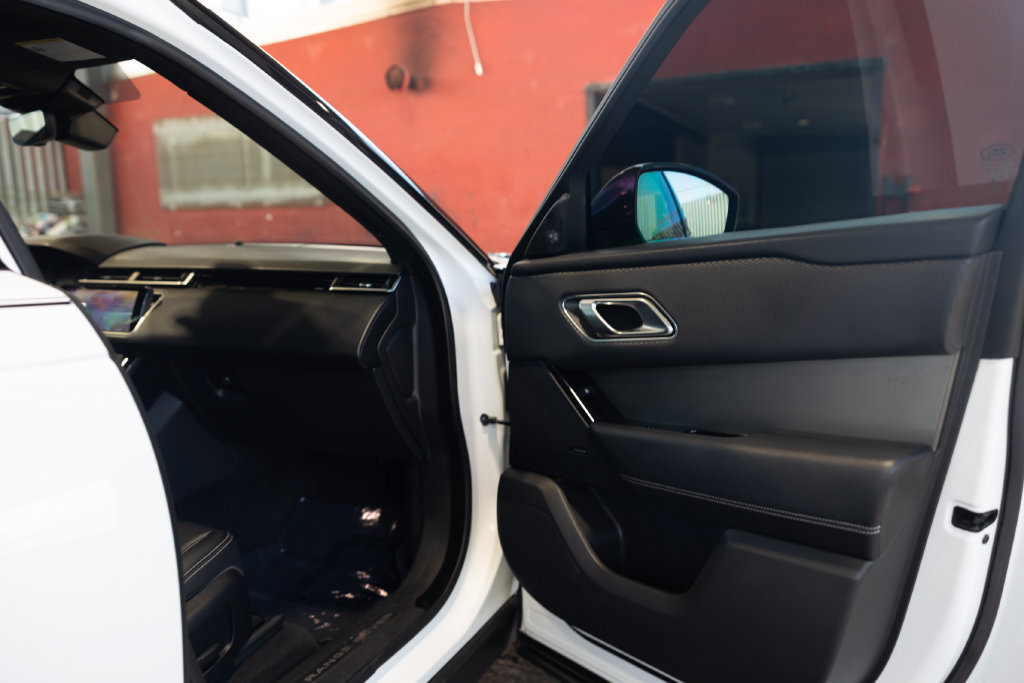 Used 2018 Land Rover Range Rover Velar S AWD/4WD image 60