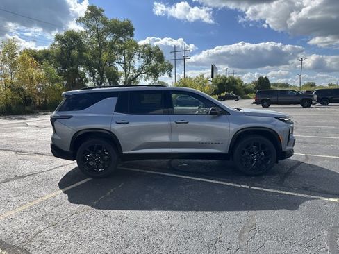 New 2026 Chevrolet Traverse RS w/ LPO, Floor Liner Package image 4