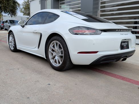 Used 2021 Porsche 718 Cayman image 8