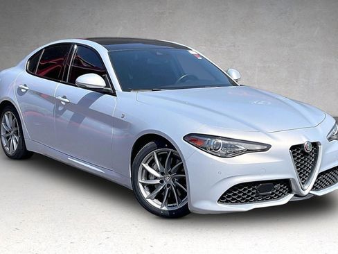 Used 2022 Alfa Romeo Giulia Ti w/ Active Assist Plus Package RWD image 2
