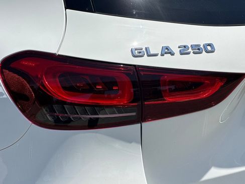 Certified 2022 Mercedes-Benz GLA 250 4MATIC image 12