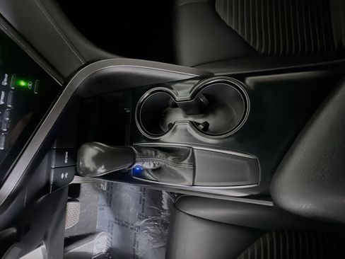 Used 2019 Toyota Camry SE image 24