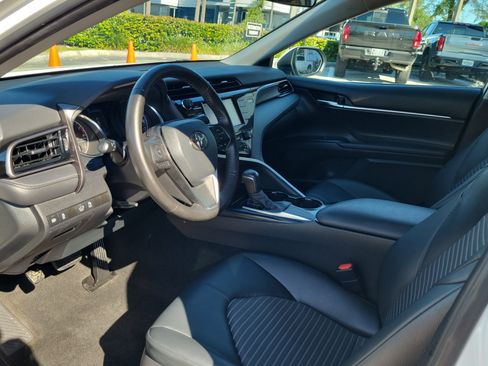 Used 2020 Toyota Camry SE FWD image 9