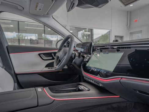Used 2026 Mercedes-Benz E 350 4MATIC Sedan image 18