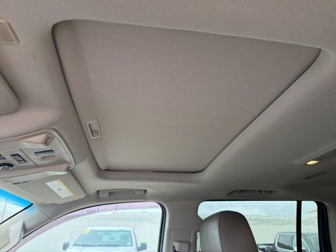 Used 2017 Chevrolet Suburban Premier RWD image 9