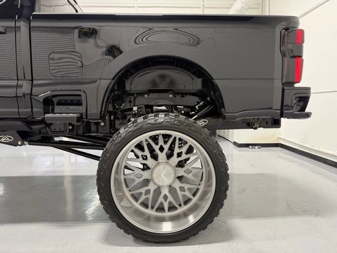 Used 2024 Ford F350 Platinum image 15