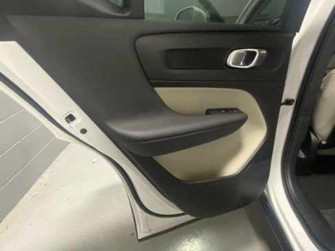 Used 2025 Volvo XC40 B5 Ultra image 8