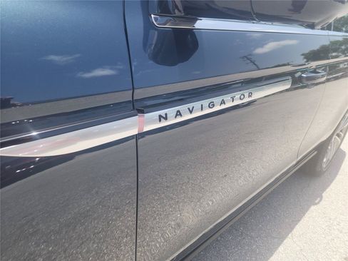 New 2026 Lincoln Navigator Reserve AWD/4WD image 10