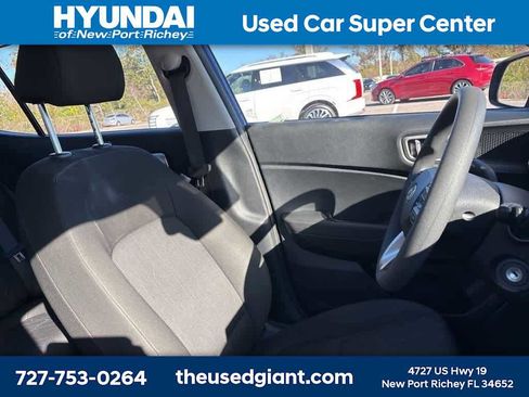 Certified 2022 Hyundai Venue SE image 7