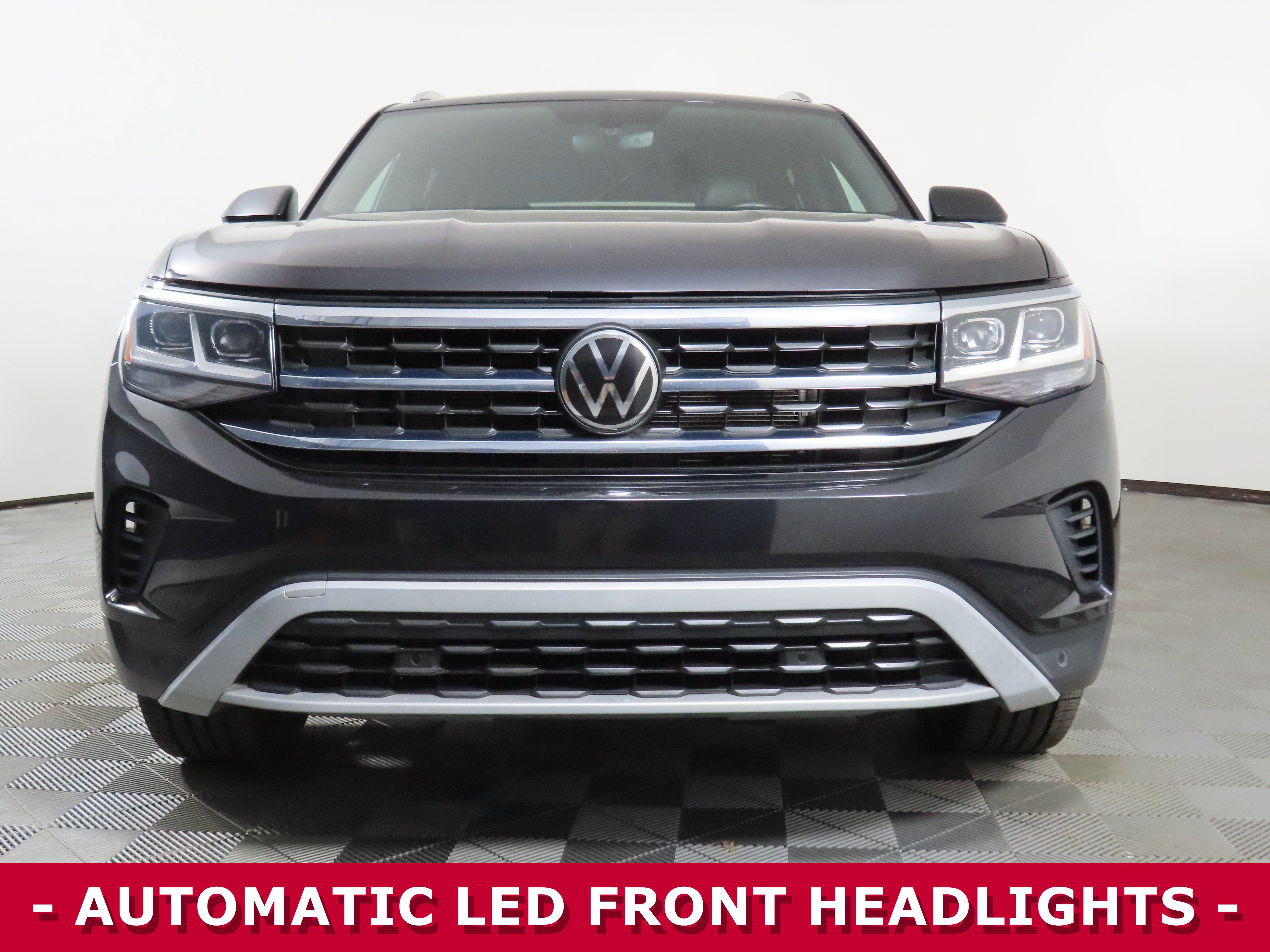 Used 2023 Volkswagen Atlas Cross Sport SE AWD/4WD image 2