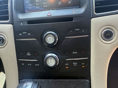 Used 2015 Ford Taurus SEL w/ Equipment Group 201A FWD image 15