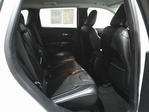 Used 2019 Jeep Cherokee Limited image 14