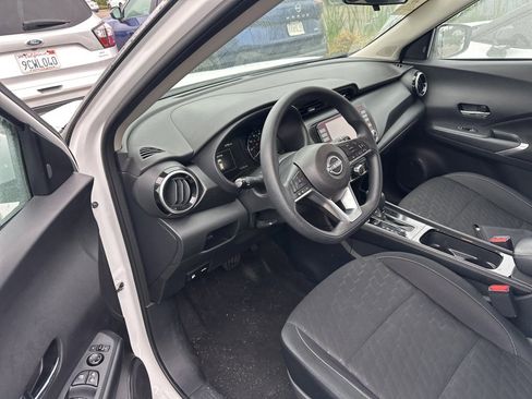 Used 2024 Nissan Kicks SV image 9