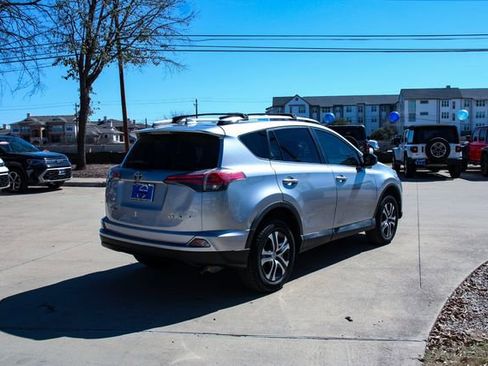 Used 2017 Toyota RAV4 LE image 5