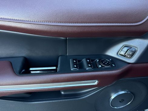 Used 2023 Ford Expedition Limited image 12