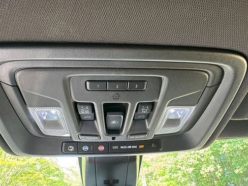 Used 2022 Chevrolet Silverado 1500 High Country w/ Technology Package AWD/4WD image 26