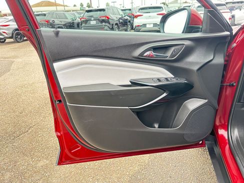 Used 2025 Chevrolet Trax LT image 20