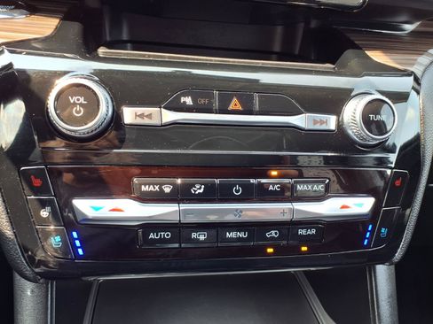 Used 2023 Ford Explorer Limited w/ Equipment Group 301A RWD image 9