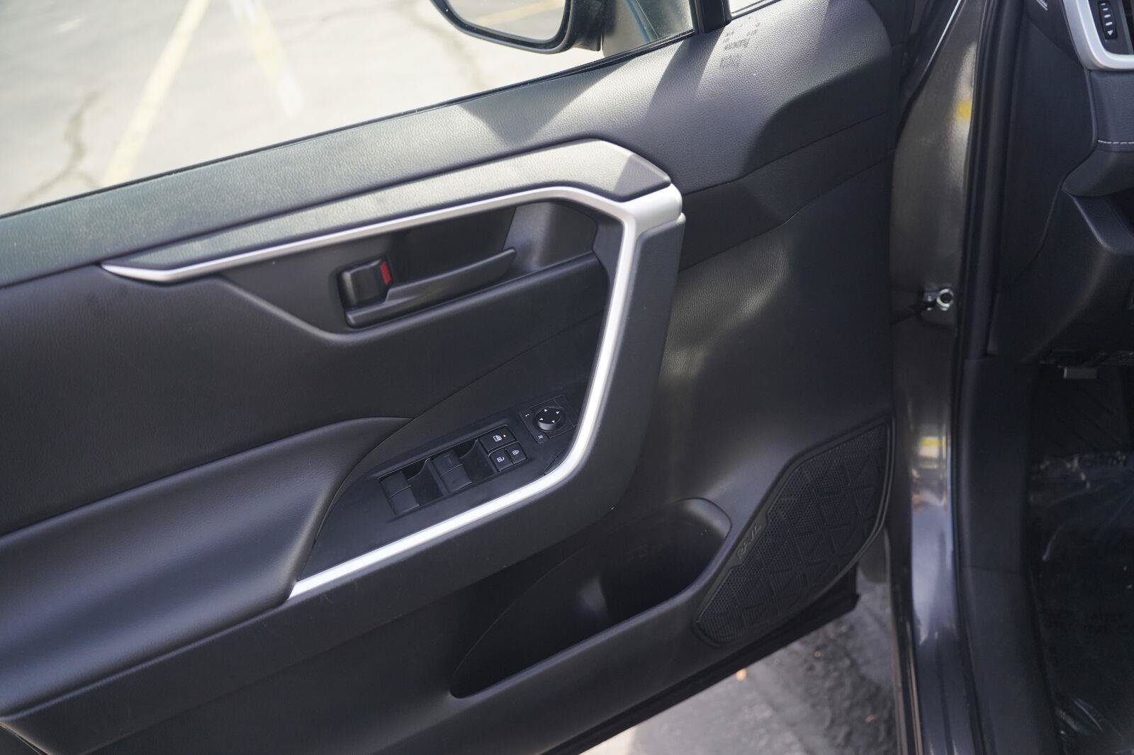 Used 2024 Toyota RAV4 LE AWD/4WD image 15