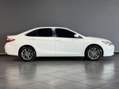 Used 2017 Toyota Camry SE FWD image 4