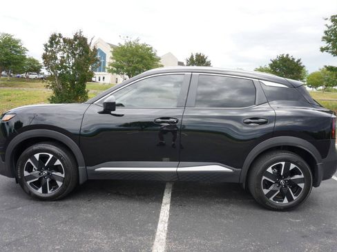 Used 2025 Nissan Kicks SV w/ SV Premium Package AWD/4WD image 4