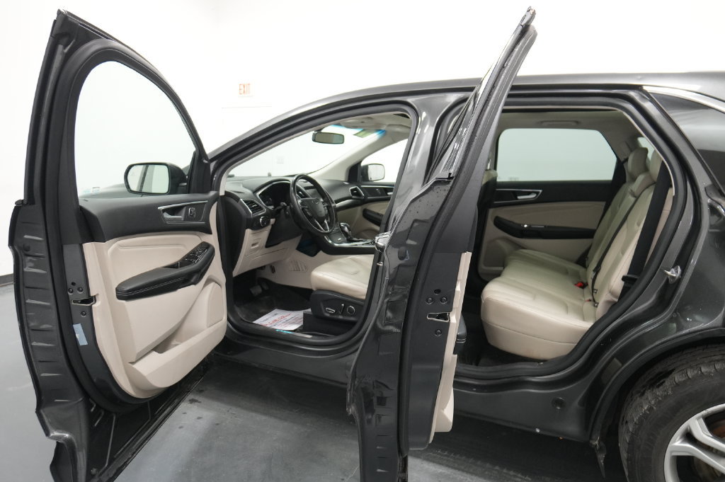 Used 2017 Ford Edge Titanium w/ Technology Package AWD/4WD image 24