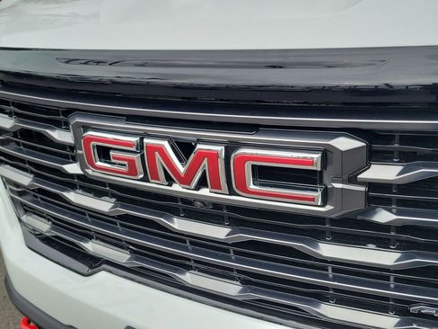 Used 2026 GMC Acadia AT4 w/ Luxury Package image 32