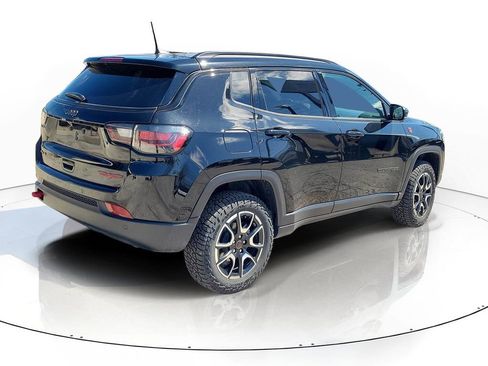 Used 2025 Jeep Compass Trailhawk w/ Trailhawk Elite Group image 4