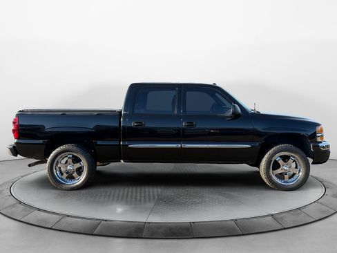 Used 2004 GMC Sierra 1500 SLT w/ Off-Road Package AWD/4WD image 2
