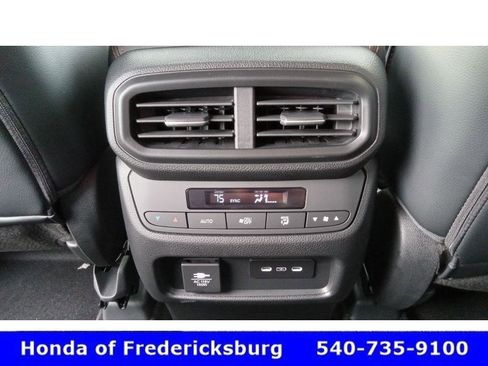 Used 2025 Honda Pilot TrailSport image 42