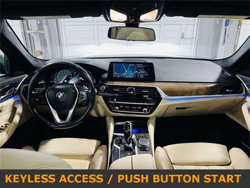 Used 2019 BMW 540i w/ Premium Package image 3
