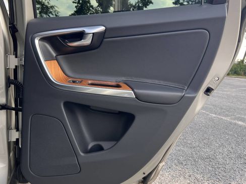 Used 2017 Volvo XC60 T5 Inscription w/ Advanced Package image 18