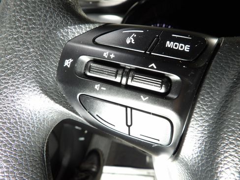 Used 2023 Kia Rio LX FWD image 17