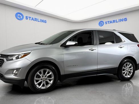 Used 2021 Chevrolet Equinox LT w/ Driver Convenience Package FWD image 2