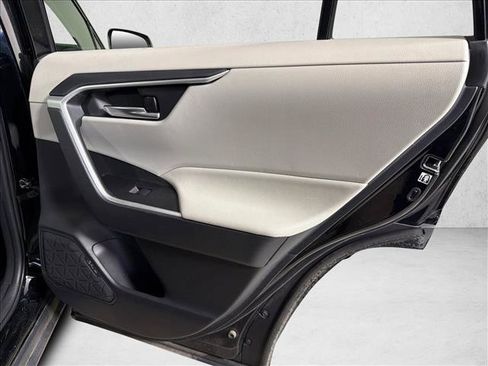 Used 2020 Toyota RAV4 XLE AWD/4WD image 16
