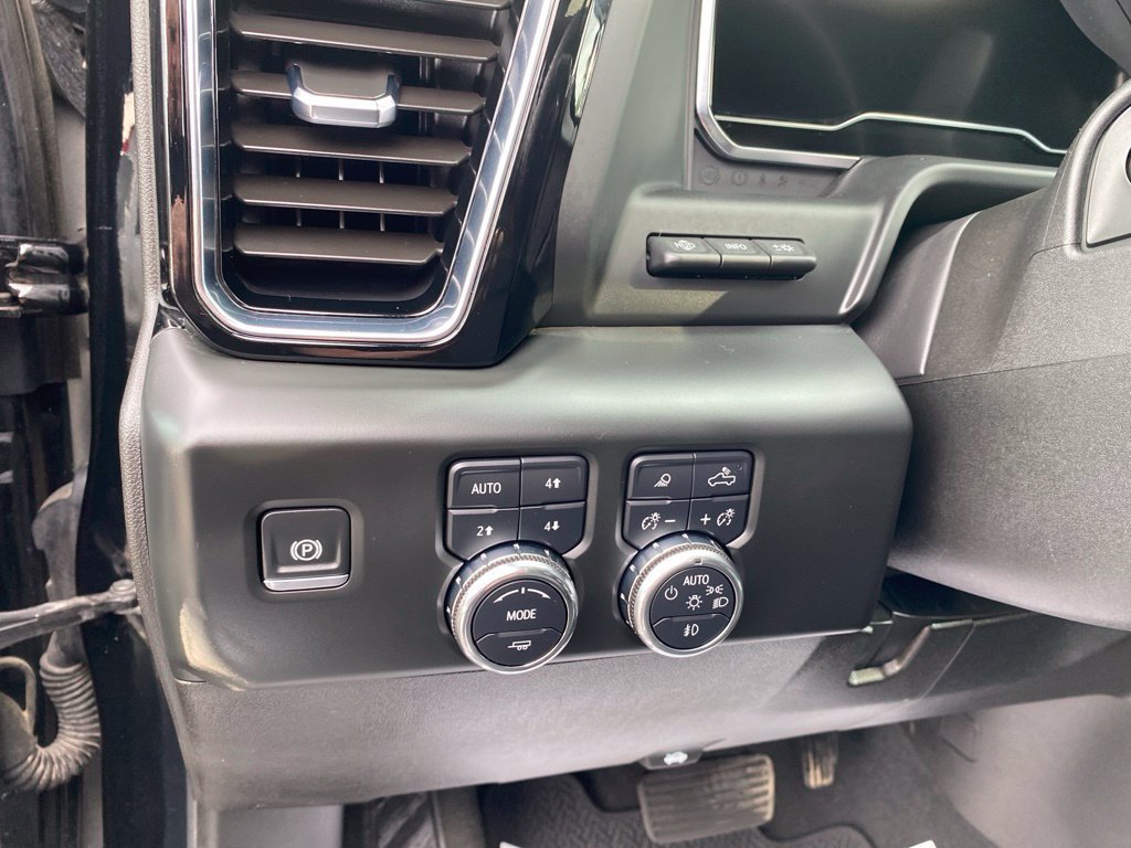 Used 2024 GMC Sierra 3500 Denali w/ Denali Reserve Package AWD/4WD image 13