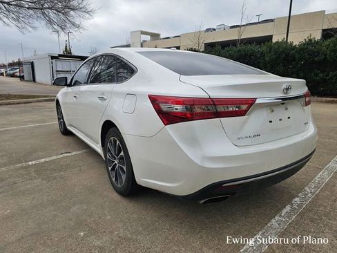 Used 2018 Toyota Avalon XLE Premium image 3
