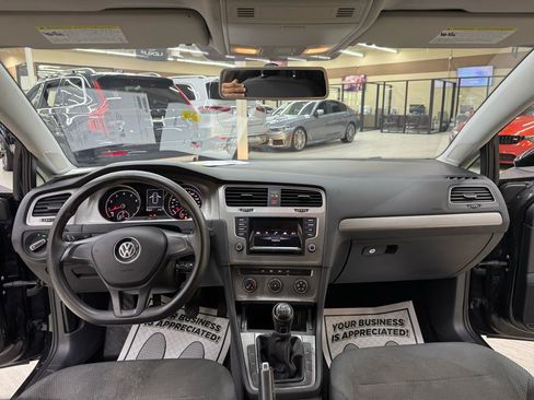 Used 2015 Volkswagen Golf S image 30