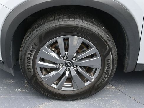 Certified 2024 Nissan Pathfinder SV FWD image 9